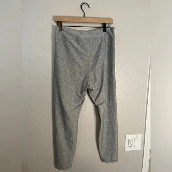 Old Navy Gray Cloud 7/8 Leggings - Picture 2 of 4